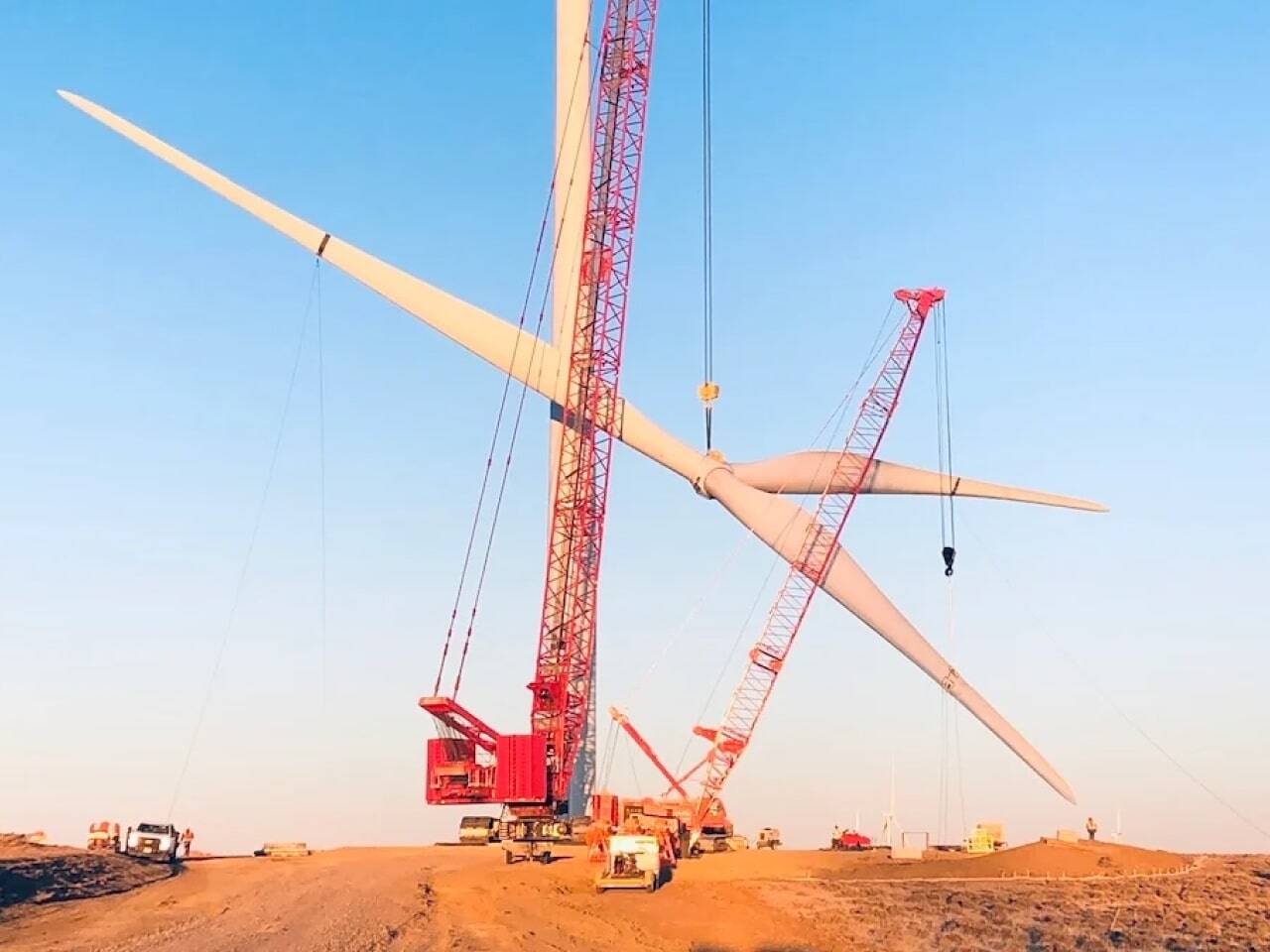 Flying the rotor of a wind turbine with a crane on a wind energy project in the high desert-min